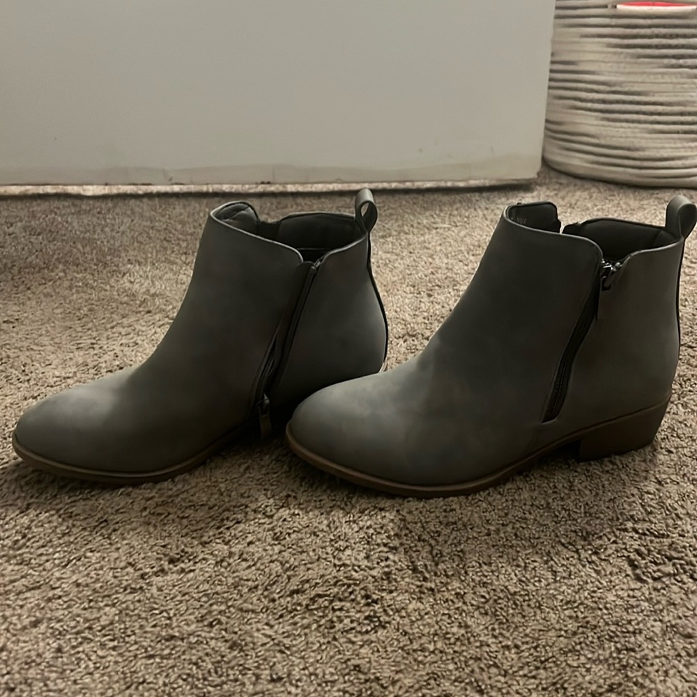 Brand new never worn ankle booties